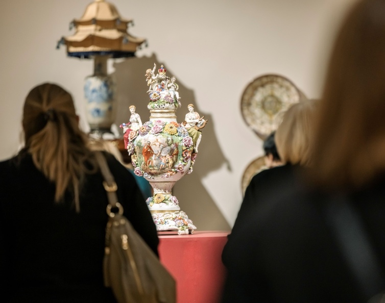 EKSKURSIJA SU PARODOS „PRISIEKĘS: VLADO DAUMANTO RE/KOLEKCIJOS“ KURATORIUMI