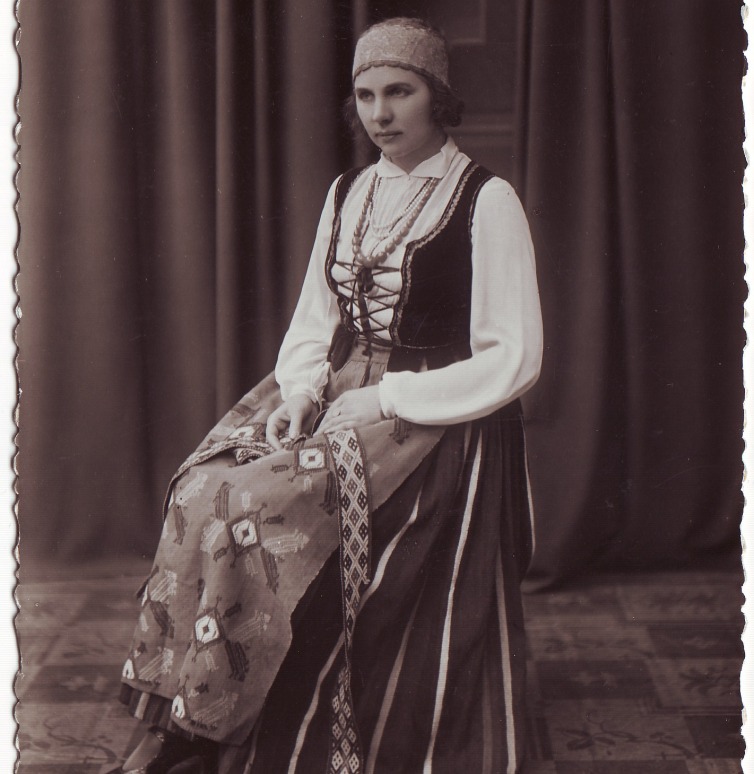 About opera singer Adelė Nezabitauskaitė-Galaunienė
